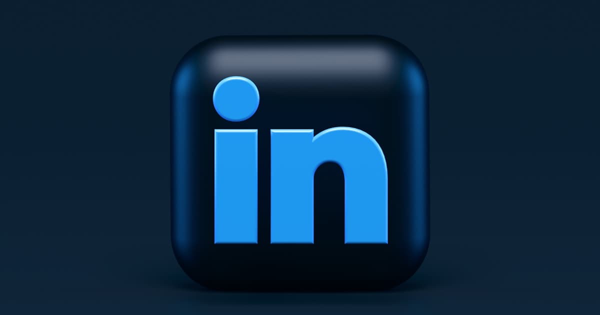 Cold email vs LinkedIn : quel canal B2B choisir en 2026 ?
